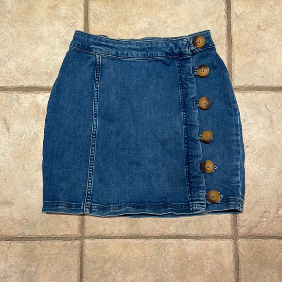 Free People Dresses & Skirts - Free People Button Up Denim Skirt Size 4